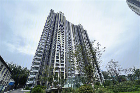 滨江明珠3室2厅2卫110万123m2精装出售